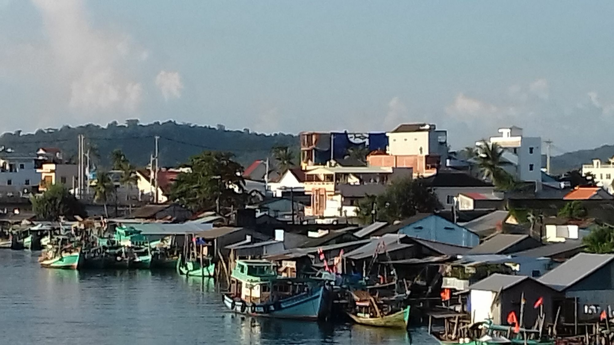 Phuong Dung Guesthouse Дуонг-Донг Экстерьер фото